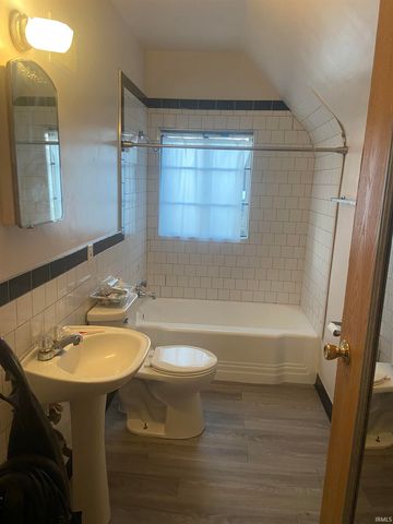 337 Lincoln Way, South Bend, IN 46601