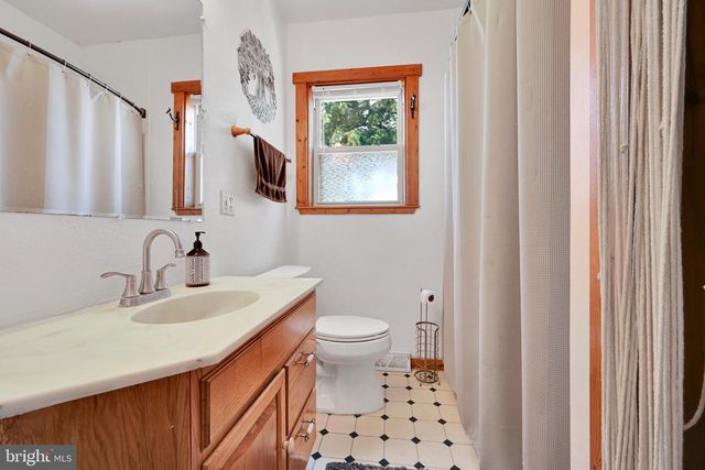 1801 URSINUS AVE, Lancaster, PA 17603