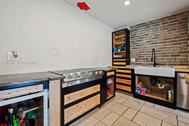 296 Navajo St, Miami Springs, FL 33166