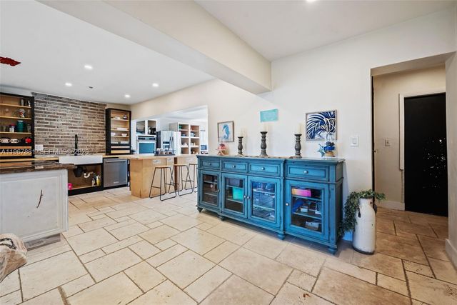 296 Navajo St, Miami Springs, FL 33166