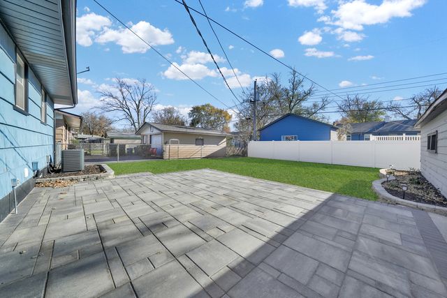 19 Mohawk Drive, Thornton, IL 60476