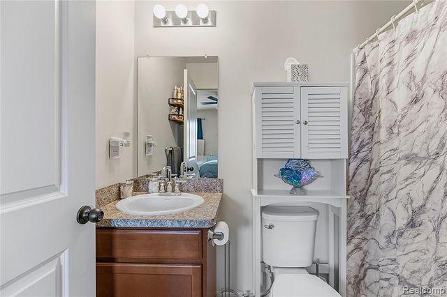 561 Parkdale Lane, Ferndale, MI 48220