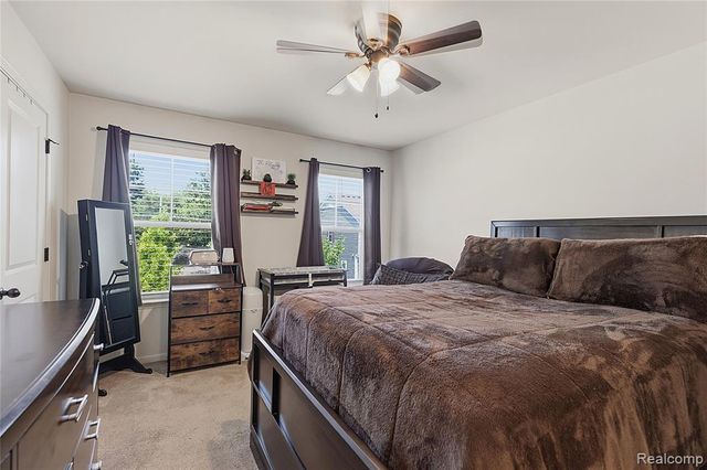 561 Parkdale Lane, Ferndale, MI 48220