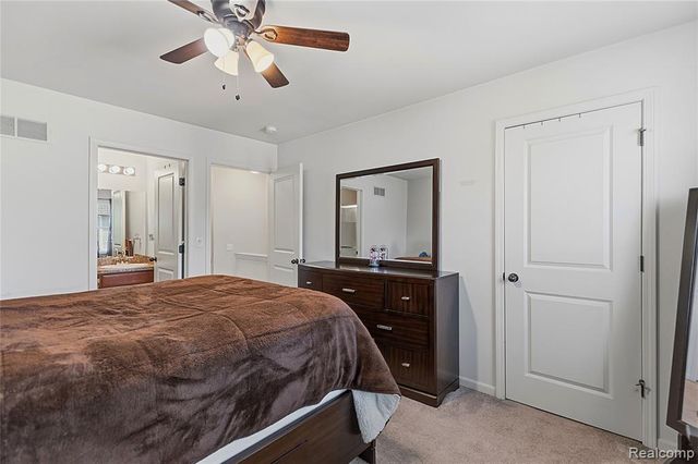 561 Parkdale Lane, Ferndale, MI 48220