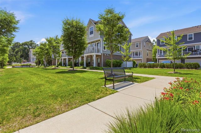 561 Parkdale Lane, Ferndale, MI 48220