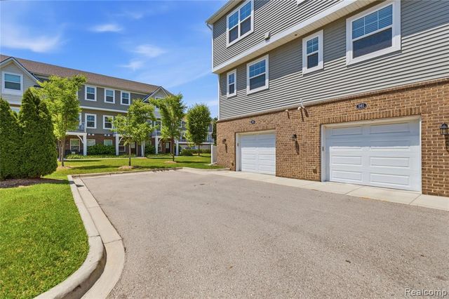 561 Parkdale Lane, Ferndale, MI 48220