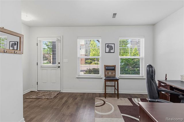561 Parkdale Lane, Ferndale, MI 48220