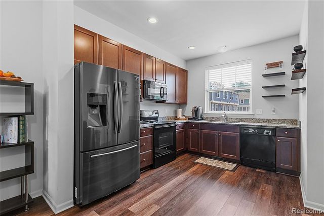 561 Parkdale Lane, Ferndale, MI 48220