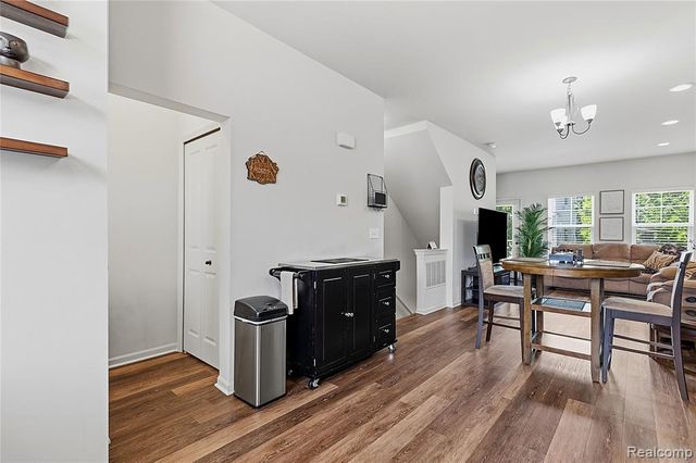 561 Parkdale Lane, Ferndale, MI 48220