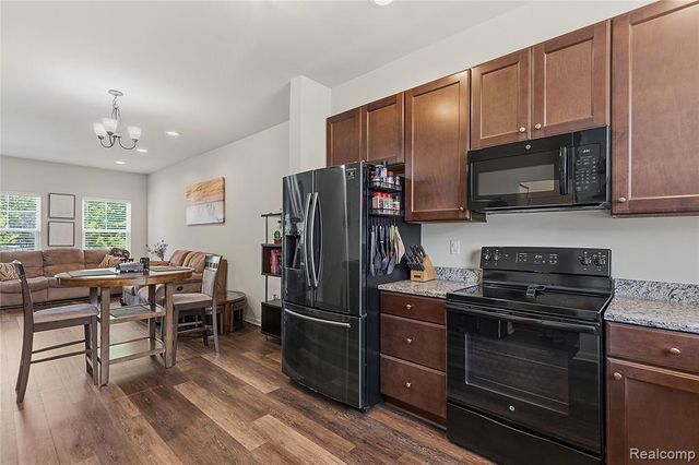 561 Parkdale Lane, Ferndale, MI 48220