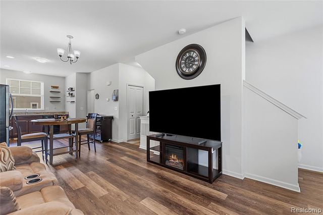 561 Parkdale Lane, Ferndale, MI 48220