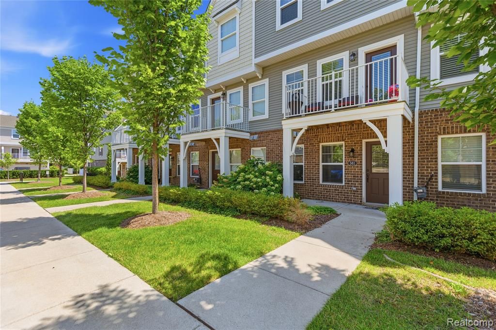 561 Parkdale Lane, Ferndale, MI 48220