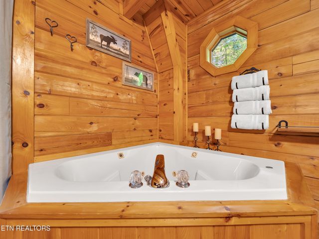 1806 Mossy Tr, Sevierville, TN 37876