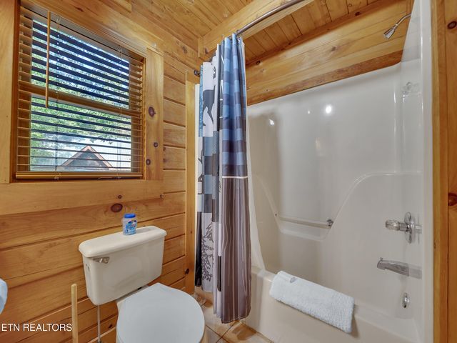 1806 Mossy Tr, Sevierville, TN 37876