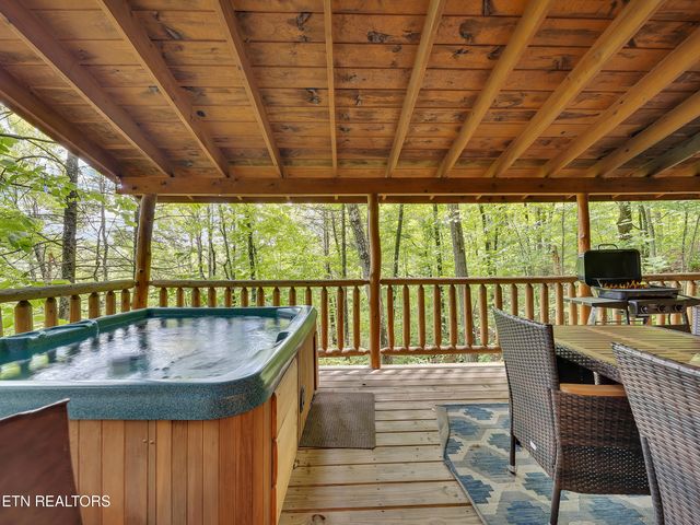 1806 Mossy Tr, Sevierville, TN 37876
