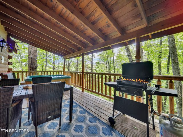 1806 Mossy Tr, Sevierville, TN 37876