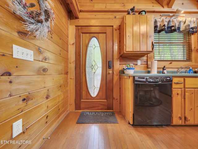 1806 Mossy Tr, Sevierville, TN 37876