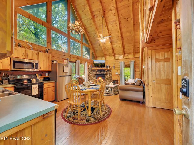 1806 Mossy Tr, Sevierville, TN 37876