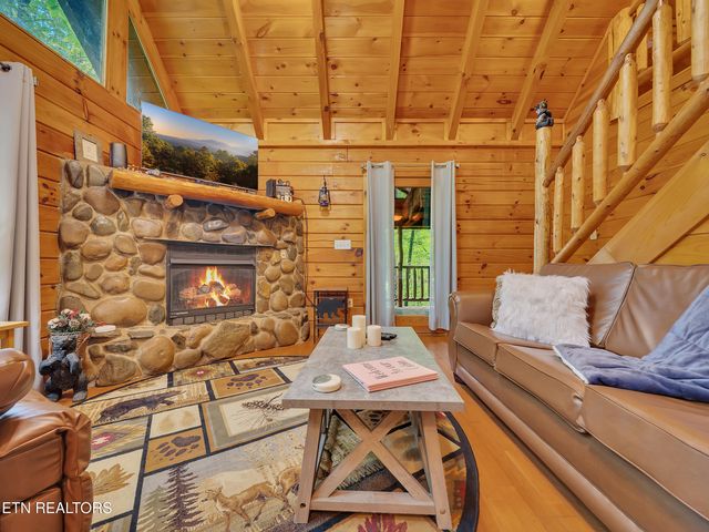 1806 Mossy Tr, Sevierville, TN 37876