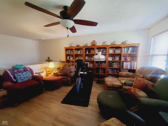 10916 Meadow Lake Drive, Indianapolis, IN 46229