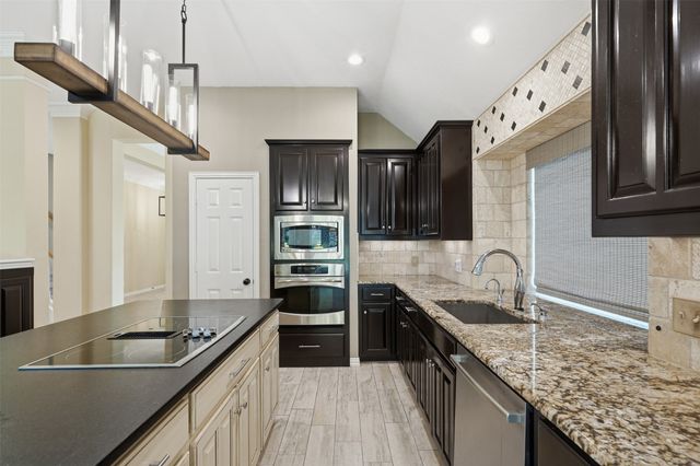 900 Muirfield Drive, Mansfield, TX 76063