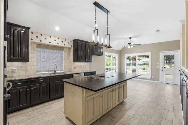 900 Muirfield Drive, Mansfield, TX 76063