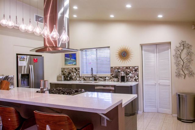 1423 E San Lorenzo Road, Palm Springs, CA 92264