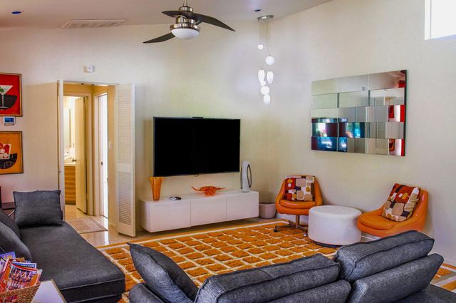 1423 E San Lorenzo Road, Palm Springs, CA 92264