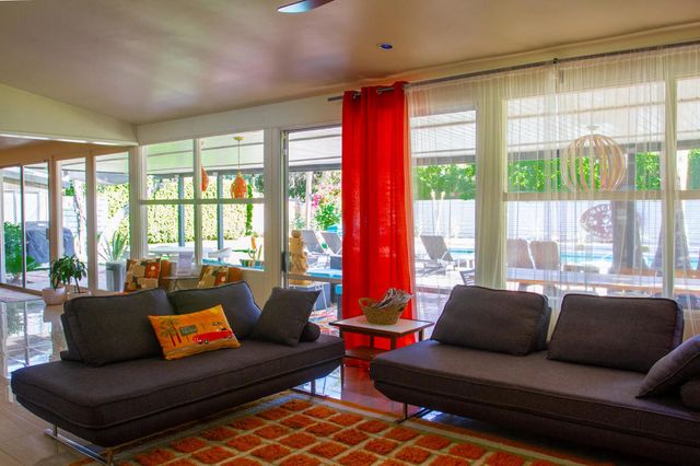 1423 E San Lorenzo Road, Palm Springs, CA 92264