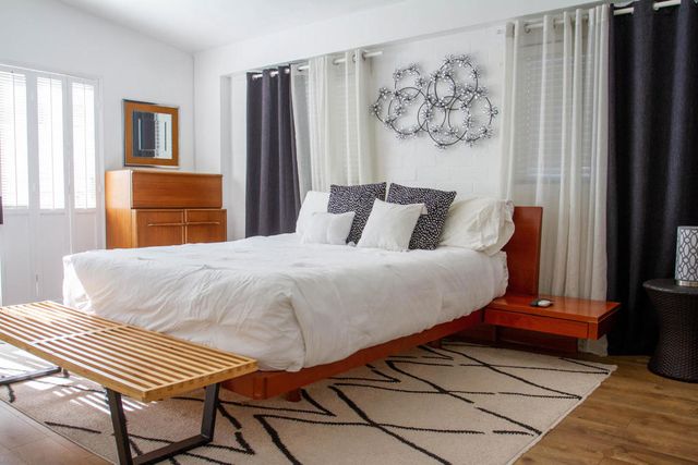 1423 E San Lorenzo Road, Palm Springs, CA 92264