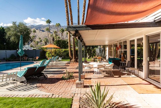 1423 E San Lorenzo Road, Palm Springs, CA 92264