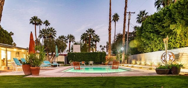 1423 E San Lorenzo Road, Palm Springs, CA 92264