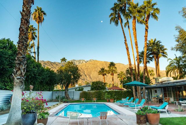 1423 E San Lorenzo Road, Palm Springs, CA 92264
