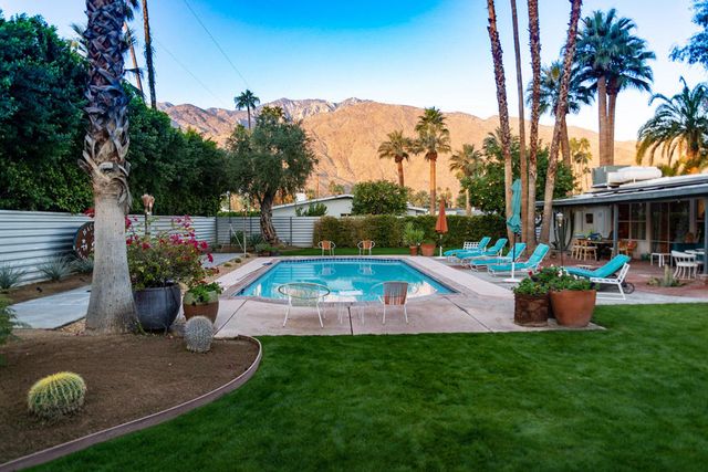 1423 E San Lorenzo Road, Palm Springs, CA 92264