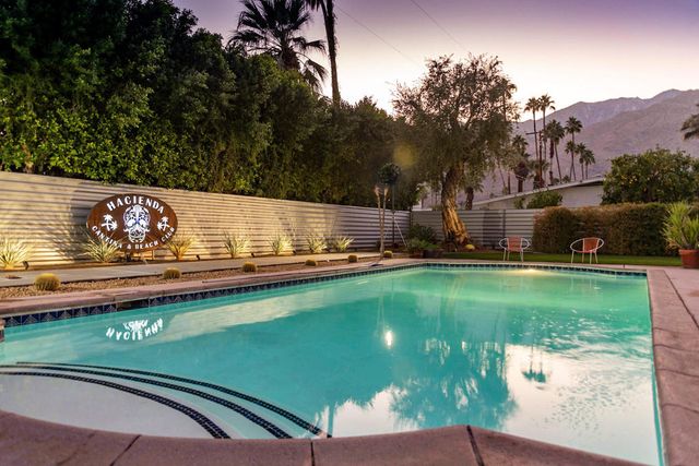 1423 E San Lorenzo Road, Palm Springs, CA 92264