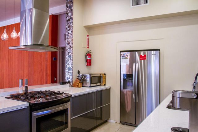 1423 E San Lorenzo Road, Palm Springs, CA 92264