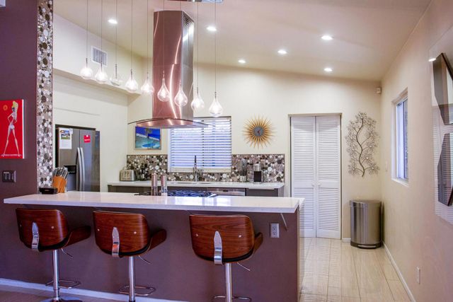 1423 E San Lorenzo Road, Palm Springs, CA 92264