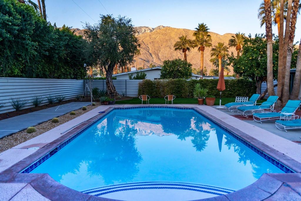 1423 E San Lorenzo Road, Palm Springs, CA 92264