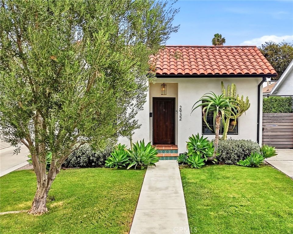 2932 Edgehill, Los Angeles, CA 90018 — exterior