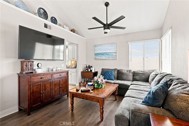 696 Corte Vina, Camarillo, CA 93010