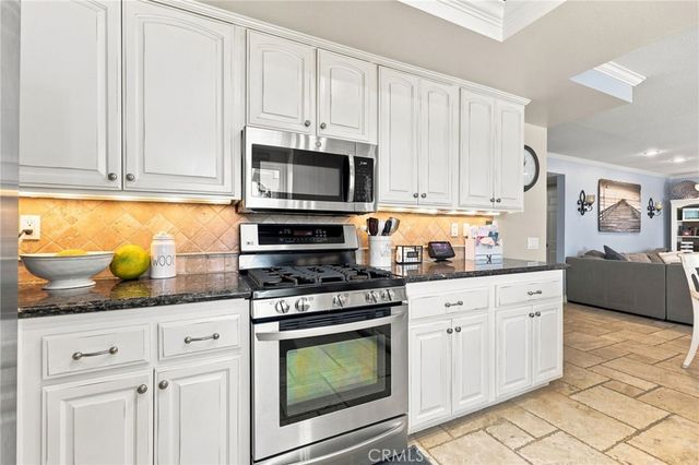 696 Corte Vina, Camarillo, CA 93010