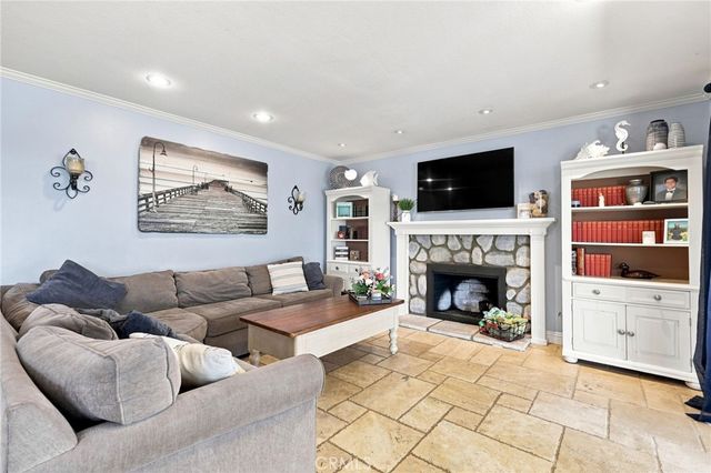 696 Corte Vina, Camarillo, CA 93010