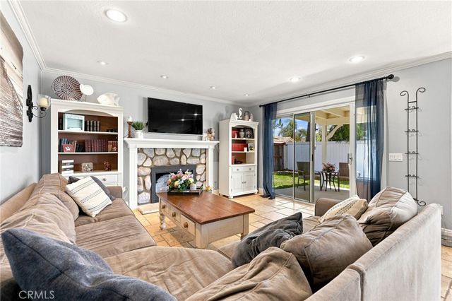 696 Corte Vina, Camarillo, CA 93010