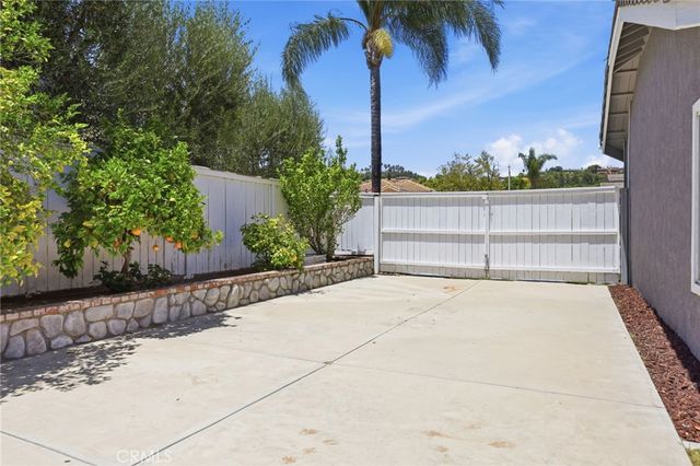 696 Corte Vina, Camarillo, CA 93010