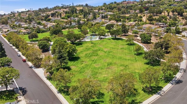 696 Corte Vina, Camarillo, CA 93010