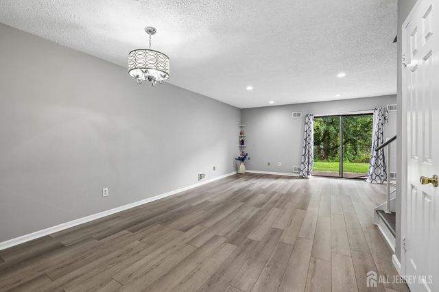 12 Palm Court, Edison, NJ 08820
