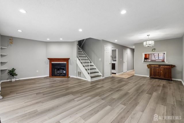 12 Palm Court, Edison, NJ 08820