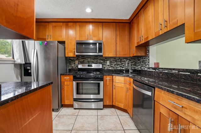 12 Palm Court, Edison, NJ 08820