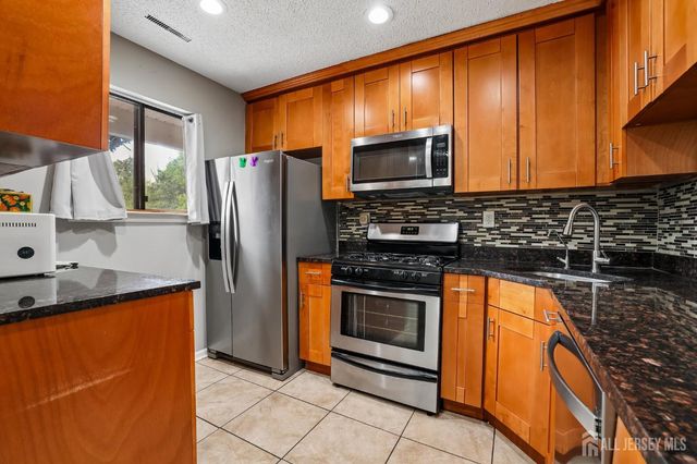 12 Palm Court, Edison, NJ 08820