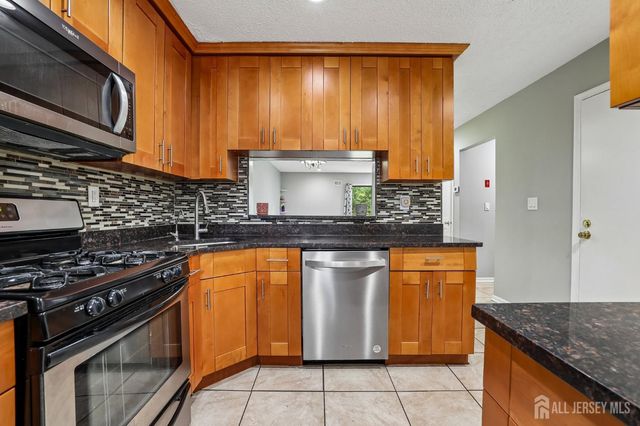 12 Palm Court, Edison, NJ 08820